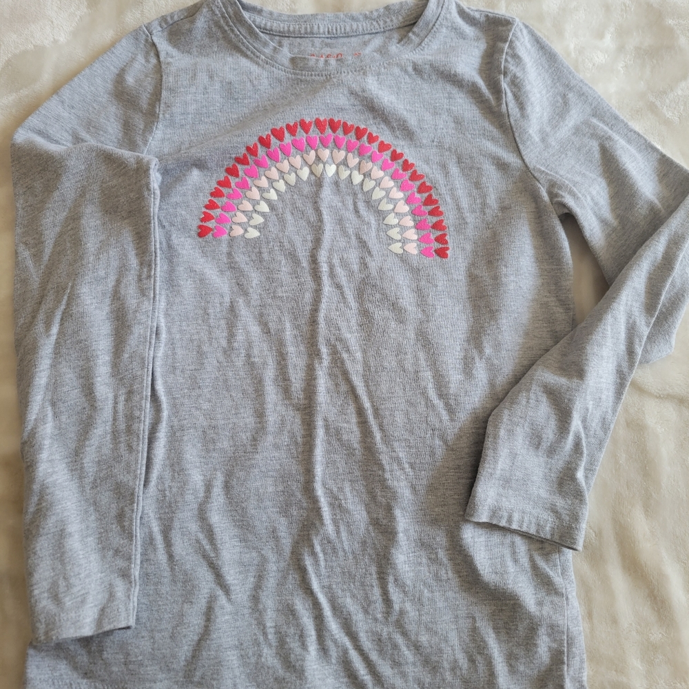 EUC Girls Cat & Jack Long Sleeve Tee with Heart Rainbow Decal on Chest size 6/6X